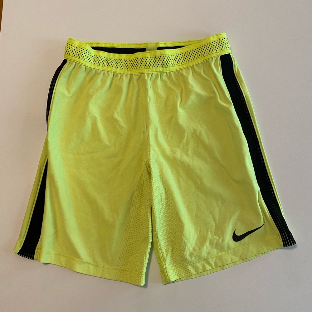 🟡Nike Strike Aeroswift Soccer Academy Shorts
